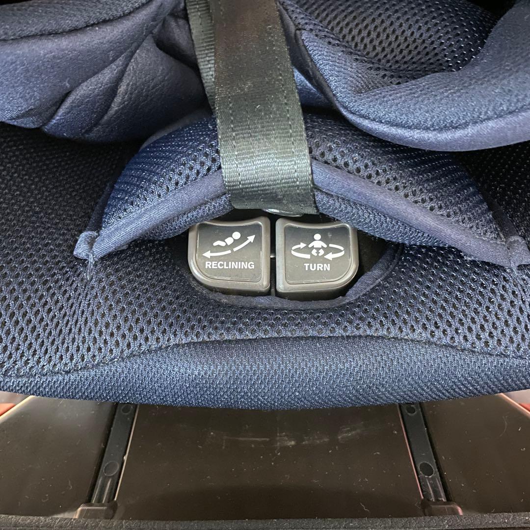 Combi クルムーヴ　チャイルドシート