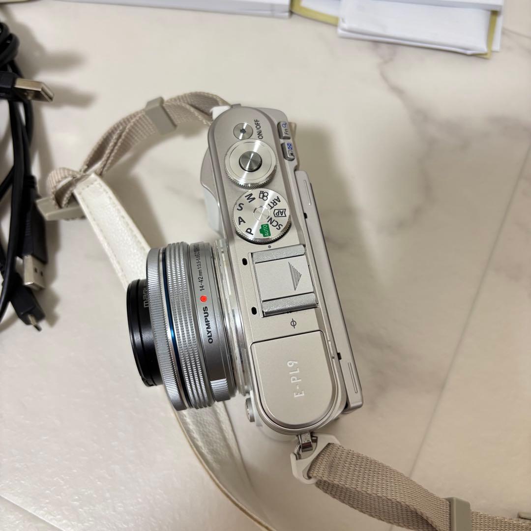 OLYMPUS PEN E-PL9 ホワイト 望遠レンズ付き