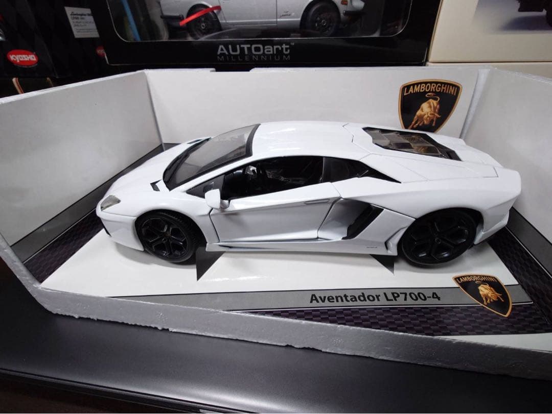 ブラーゴ　burago1/18ミニカー ランボルギーニ アヴェンタドール