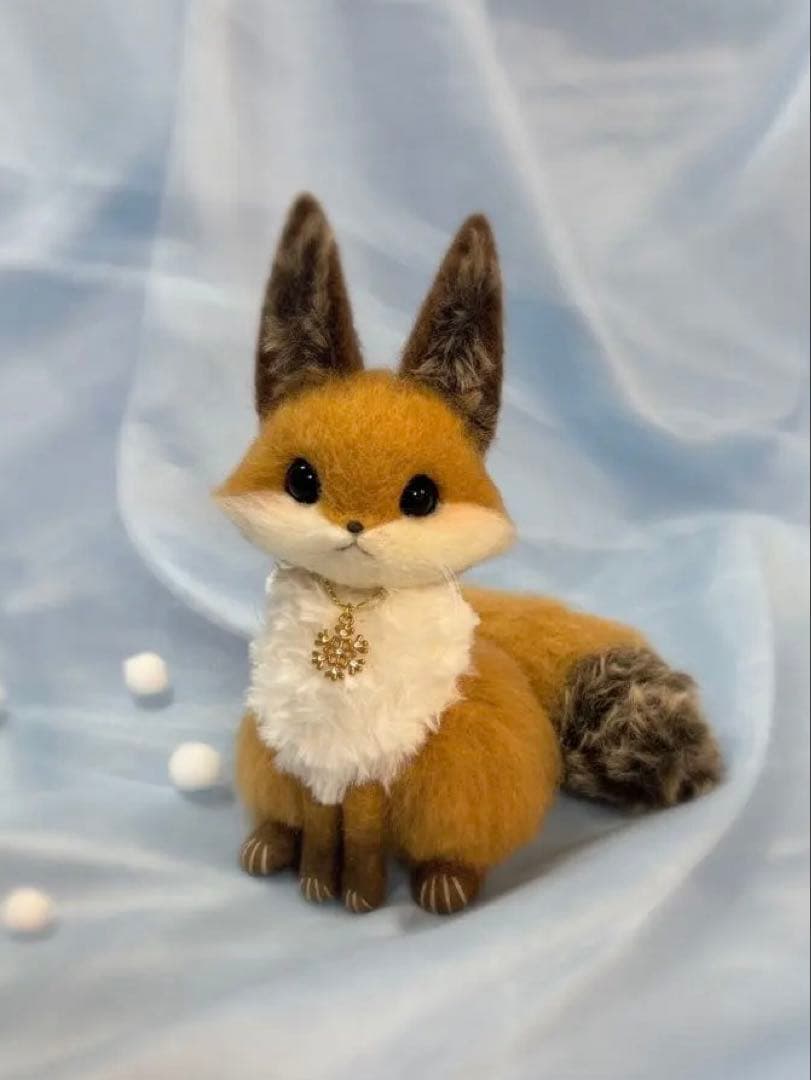 ふわふわキタキツネちゃん　羊毛フェルト　ハンドメイド