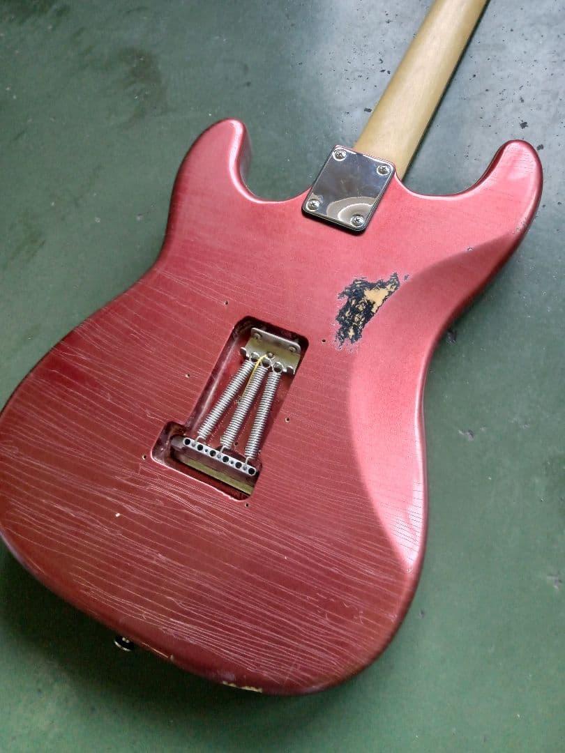 午前10時まで9,000円！ KGARAGE　ストラトタイプ　 レリ加工