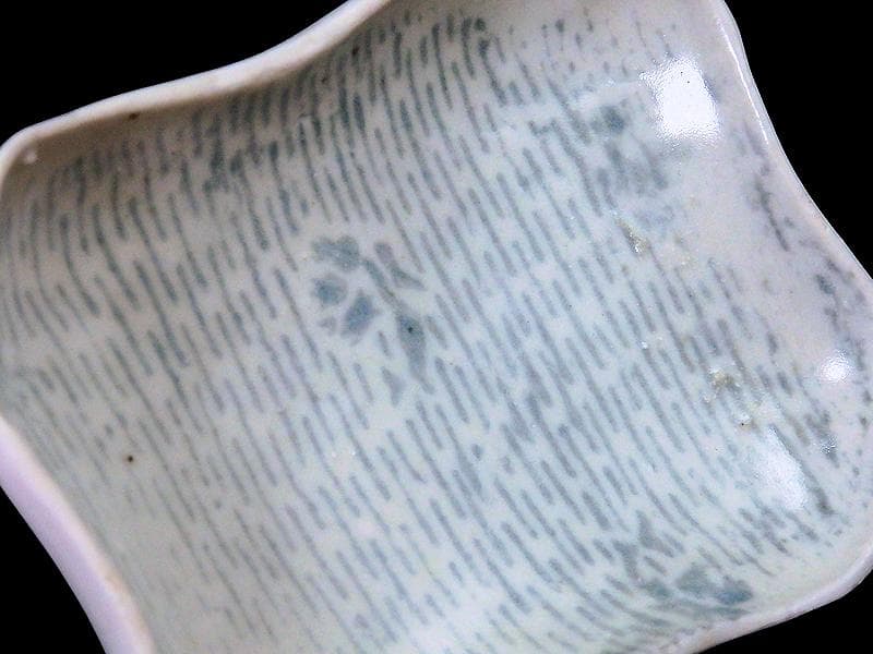 古伊万里　型刷印判　雨降りに花の図　変形皿　江戸期　E650AS-CVi