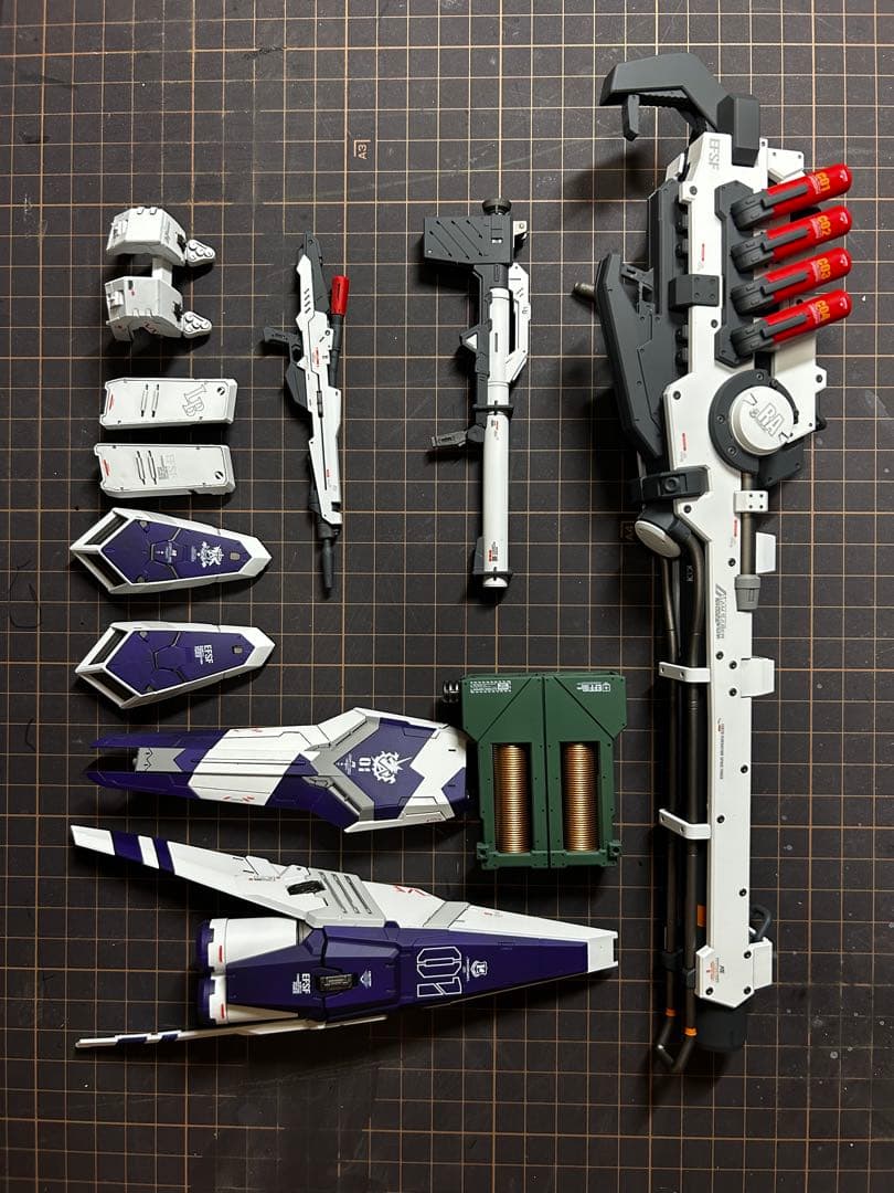 RG hi-νガンダム 全塗装完成品