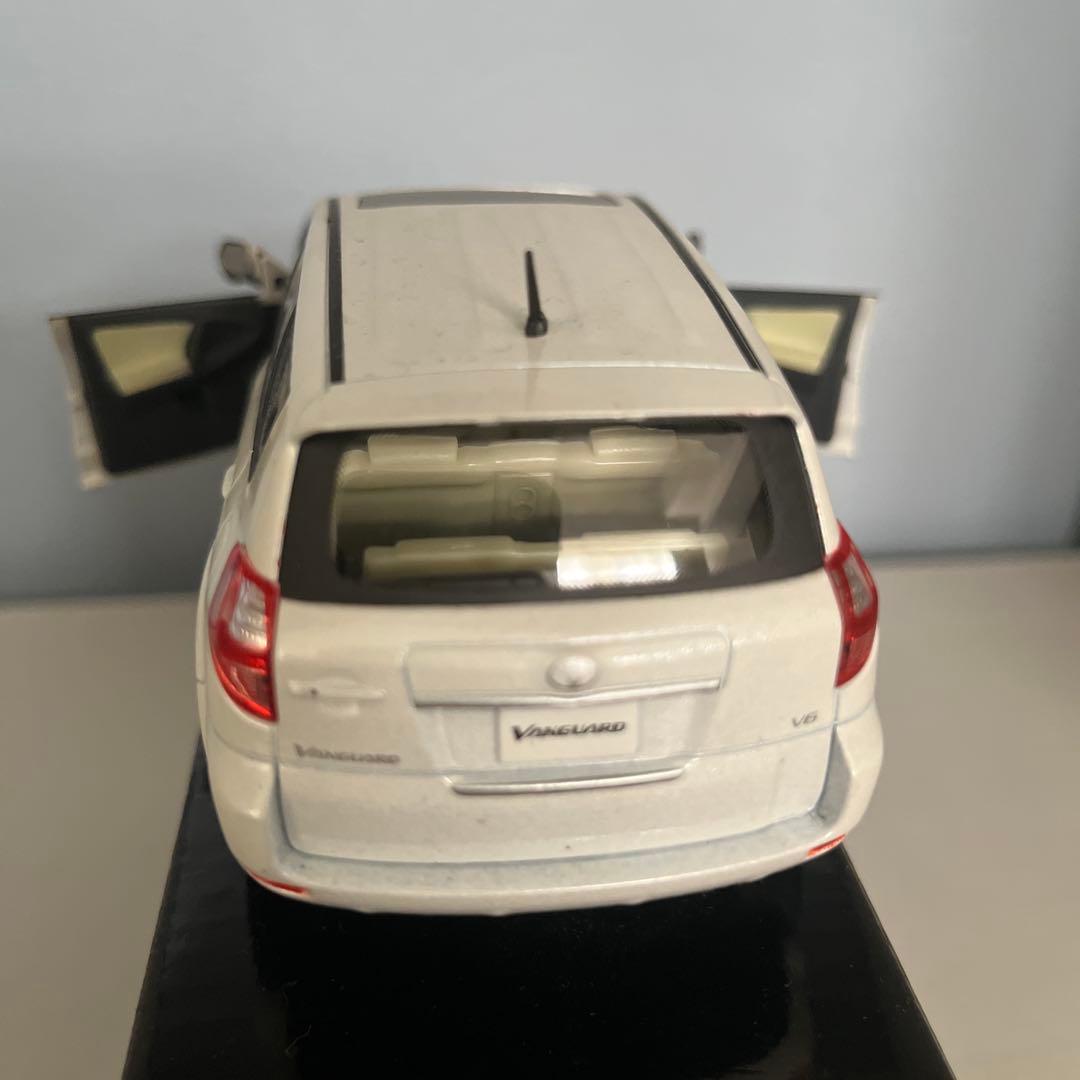 トヨタ ヴァンガード ホワイト ミニカー