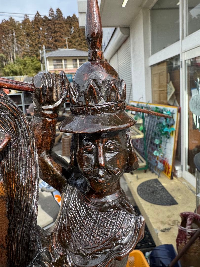 ドンキ・ホーテー　木像