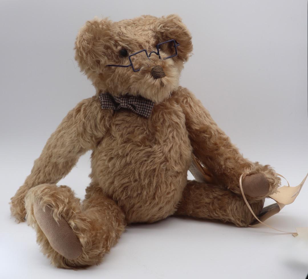 卒業帽をかぶった大きなテディベア 47cm アーティスト・ベア