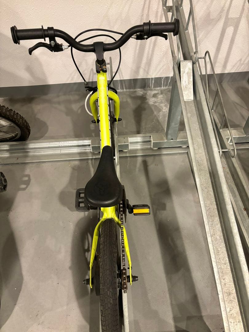 大人気廃盤カラー　ライムイエロー　ストライダー　STRIDER　14X