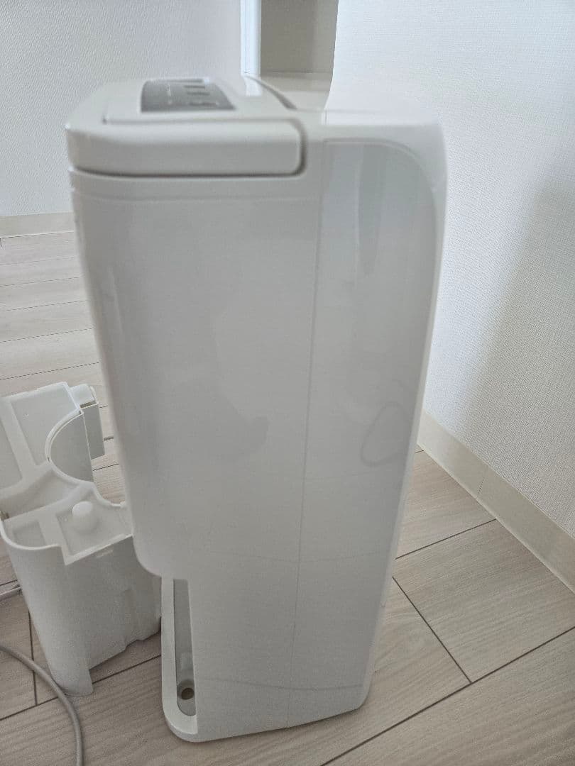 【美品】除湿機 コンプレッサー式 ホワイト