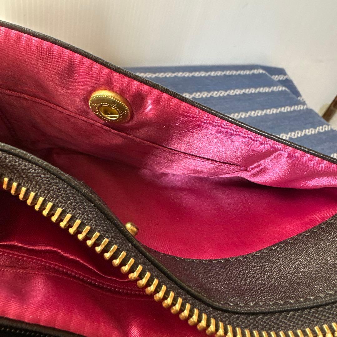 tamaoworldの猫の刺繍レザーポーチ