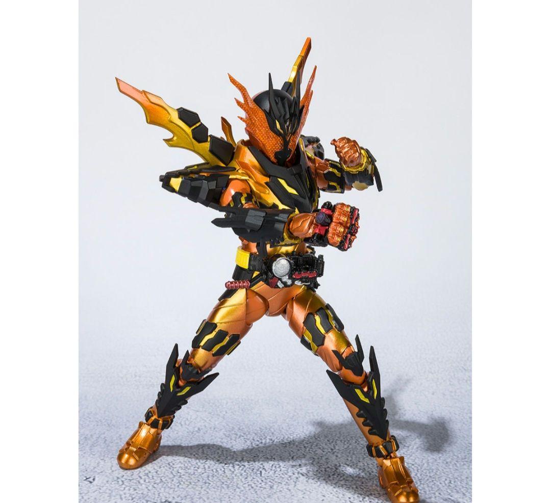 【美品】即完売 希少 SHフィギュアーツ 仮面ライダークローズ クローズマグマ