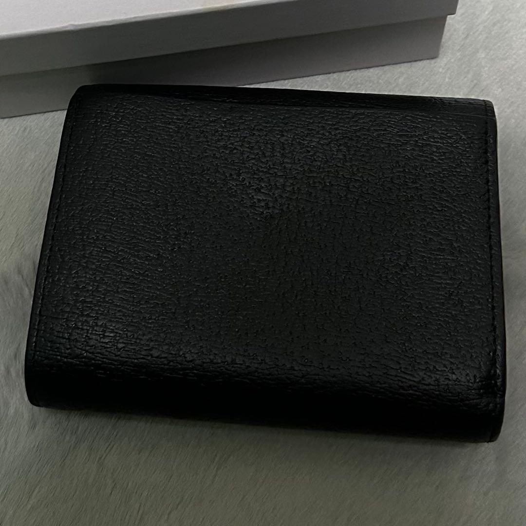 Vivienne westwood オーブロゴ　折り財布　ラウンドファスナー