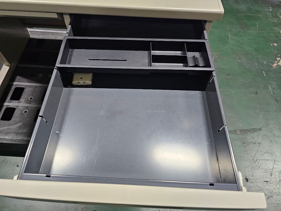 KOKUYO　ホワイトオフィスデスク 引き出し付き