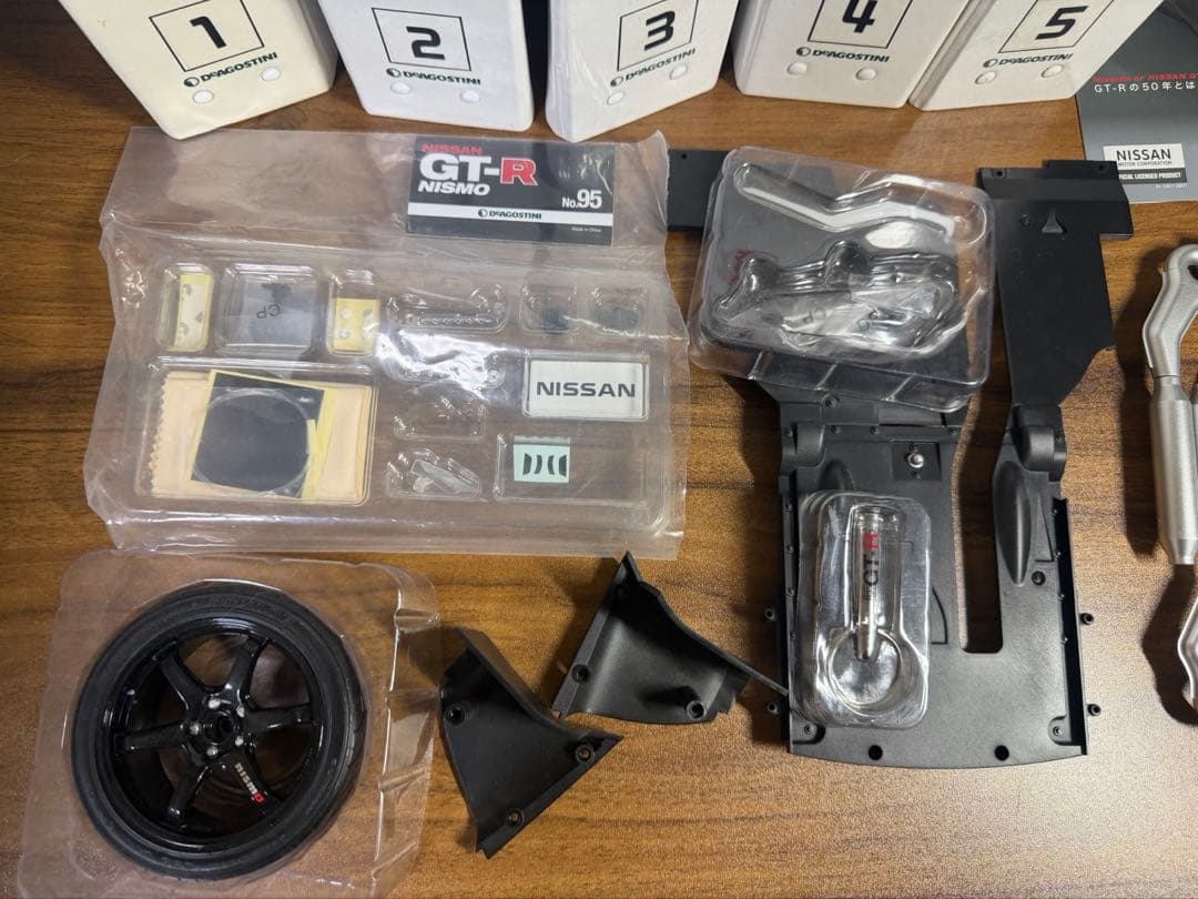 ディアゴスティーニ　R35 GTR ニスモ　未完成品