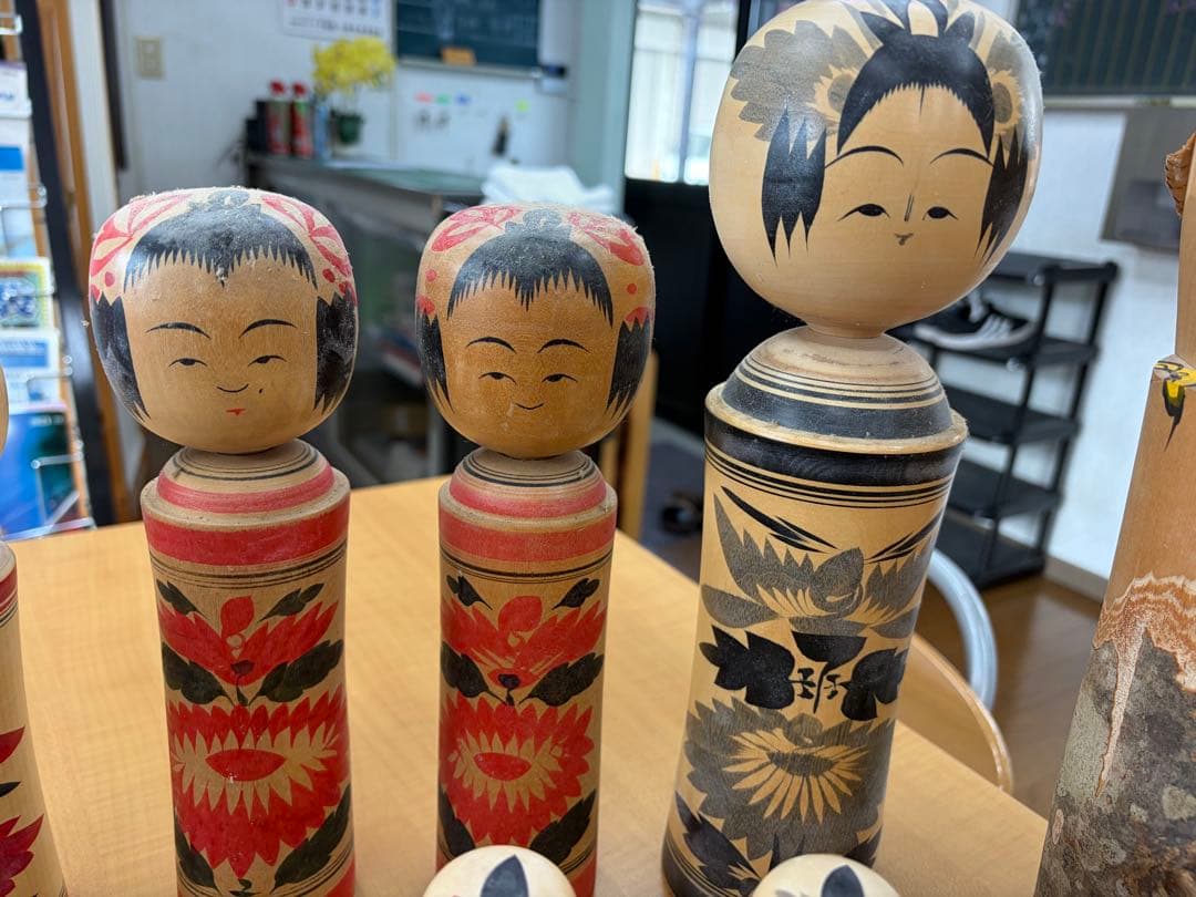 伝統的なこけし人形セット
