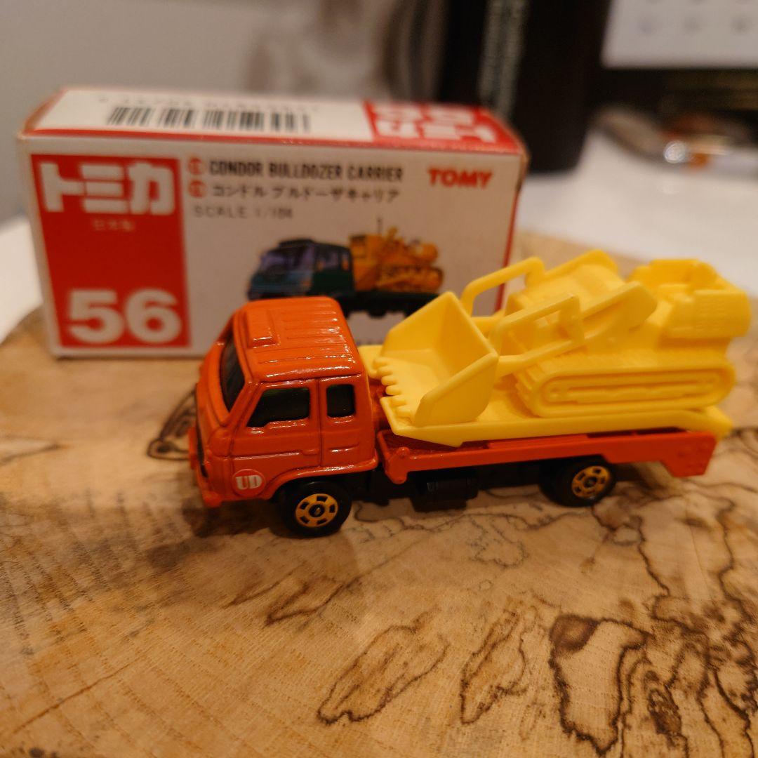 赤箱トミカ 56　UDトラックス コンドルブルドーザーキャリア　日本製
