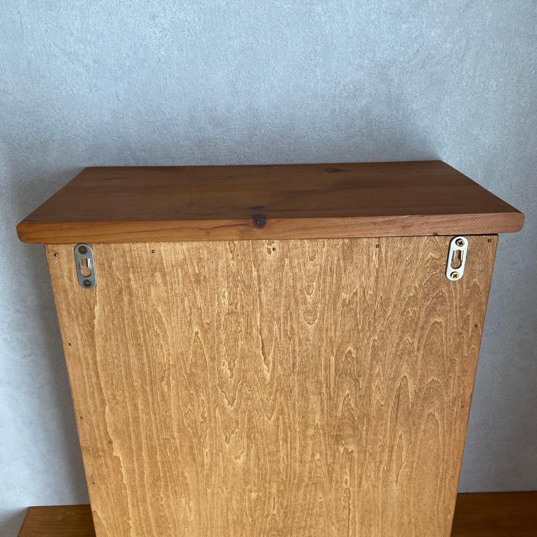 カントリー調　壁掛け木製キャビネット