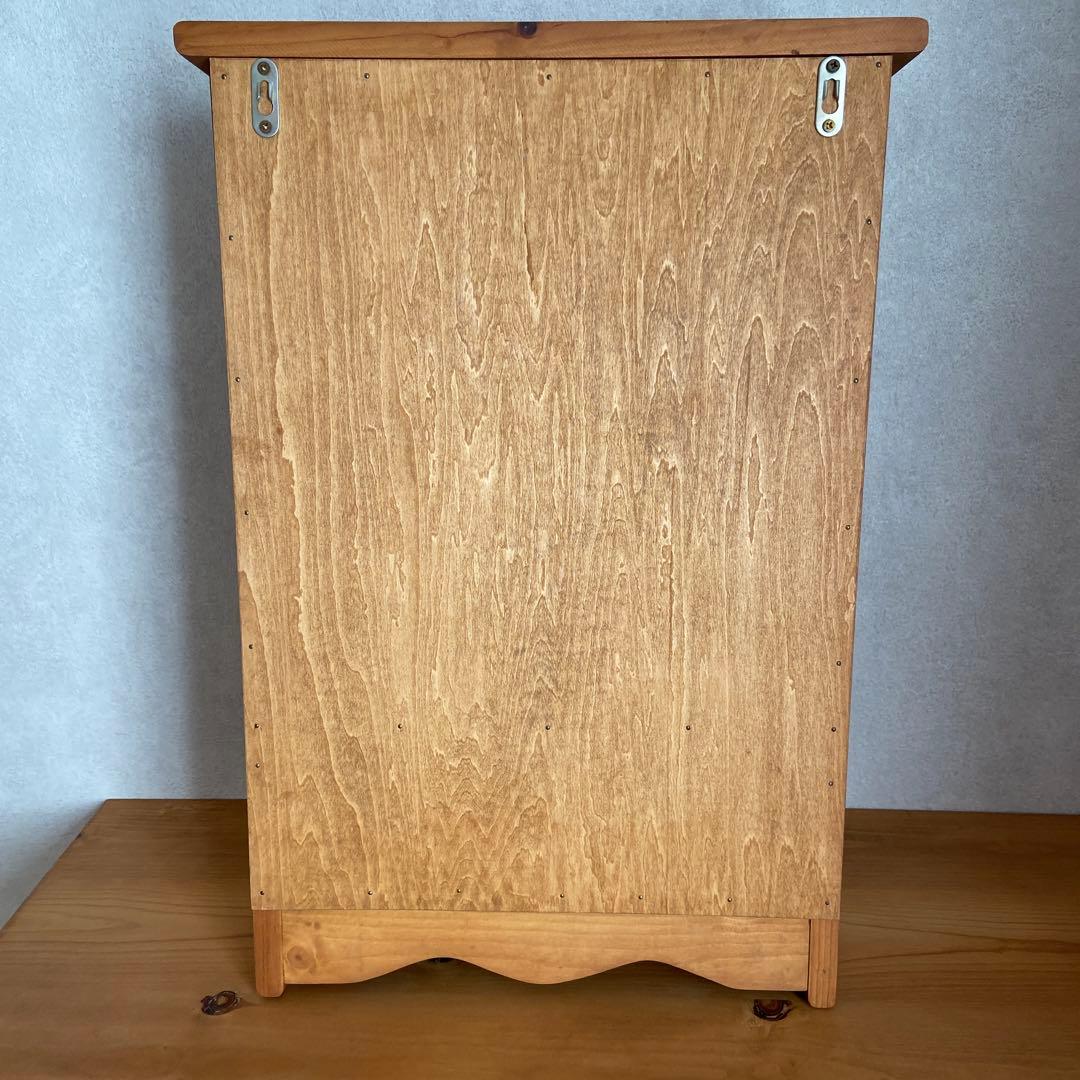 カントリー調　壁掛け木製キャビネット