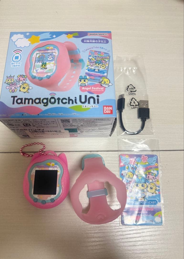 Tamagotchi Uni ピンク　angel 付属品全て揃ってあります