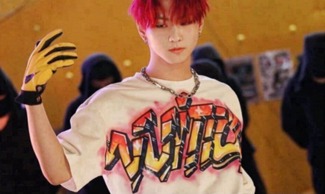 ルイヴィトン 22SS グラフィットロゴプリント クルーネック 半袖 Tシャツ