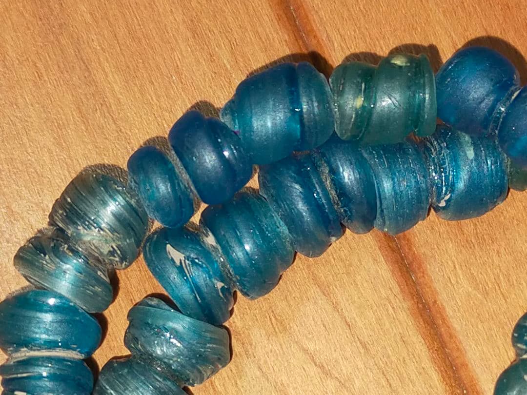 ♥値下げ！とても古い　ガラス玉　ネックレス　トンボ玉　７４ｃｍ　骨董　古玩