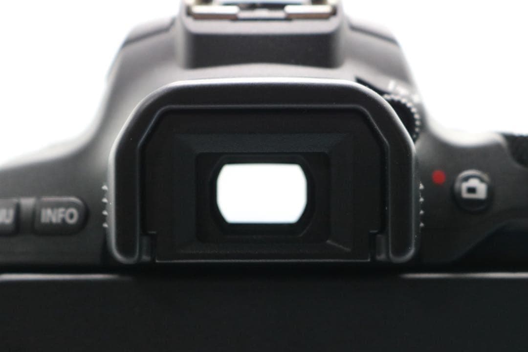 美品 【Canon EOS Kiss X9 トリプルレンズセット】Wi-Fi搭載