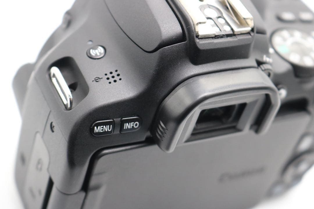 美品 【Canon EOS Kiss X9 トリプルレンズセット】Wi-Fi搭載