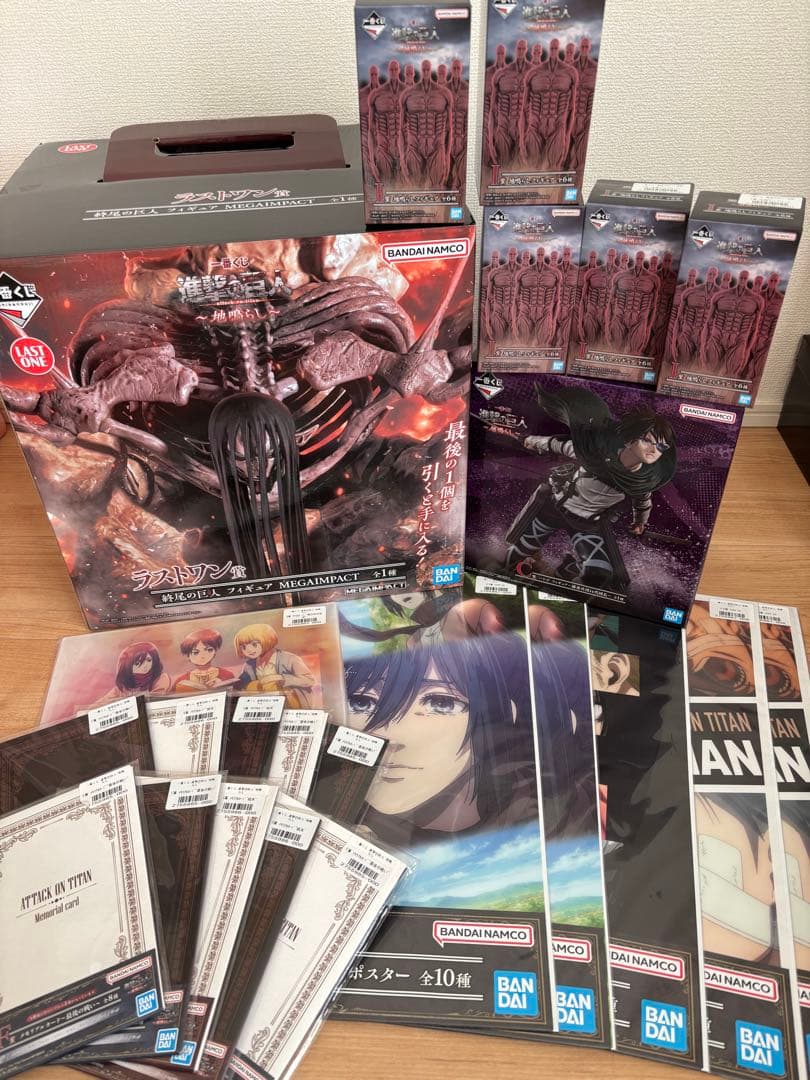 進撃の巨人 フィギュアセット + クリアポスター10種