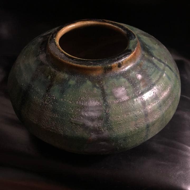 遺品整理◼️蔵の奥から怪しげな古い謎の壺、壷、花瓶が出てきた。花道具