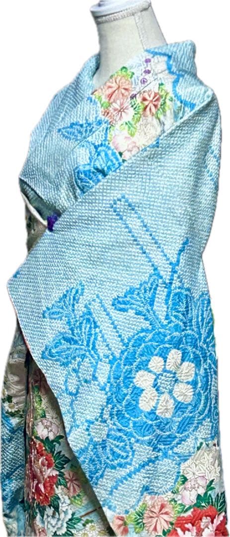 最高級　絞りと刺繍　水色 　オレンジ系花柄 　金駒刺繡　金糸　振袖 着物