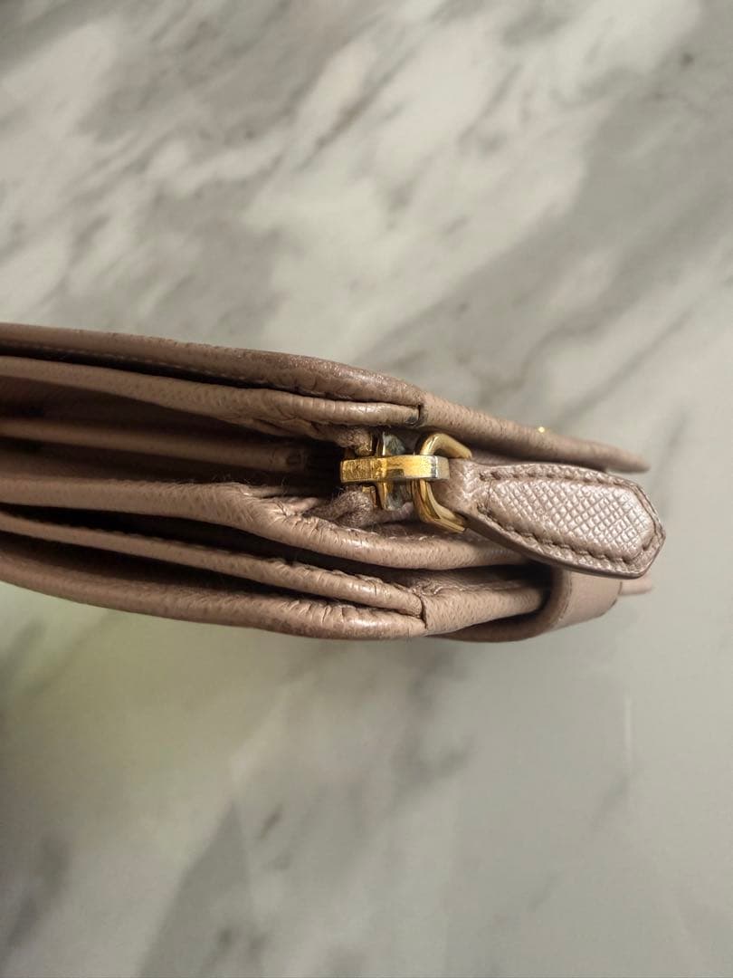 PRADA サフィアーノレザー財布　ピンクベージュ