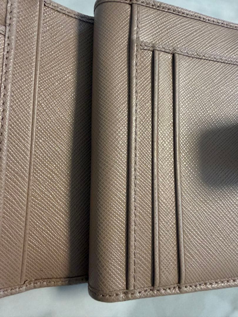 PRADA サフィアーノレザー財布　ピンクベージュ