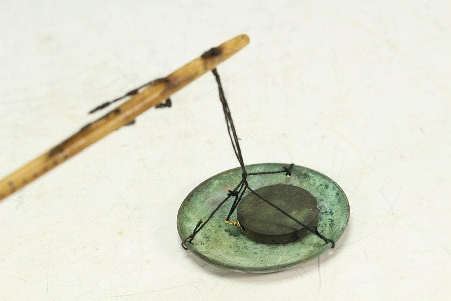 中国美術 花梨 刻 雲蝙蝠紋 秤 測り具(K-A911)