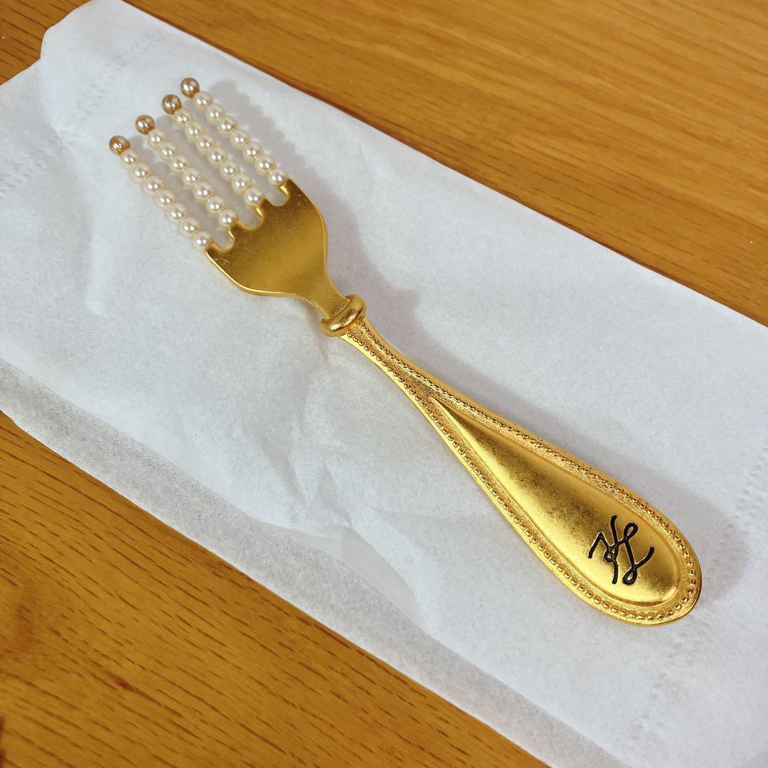 KARL LAGERFELD？ ブローチ フォーク モチーフ 4連 パール