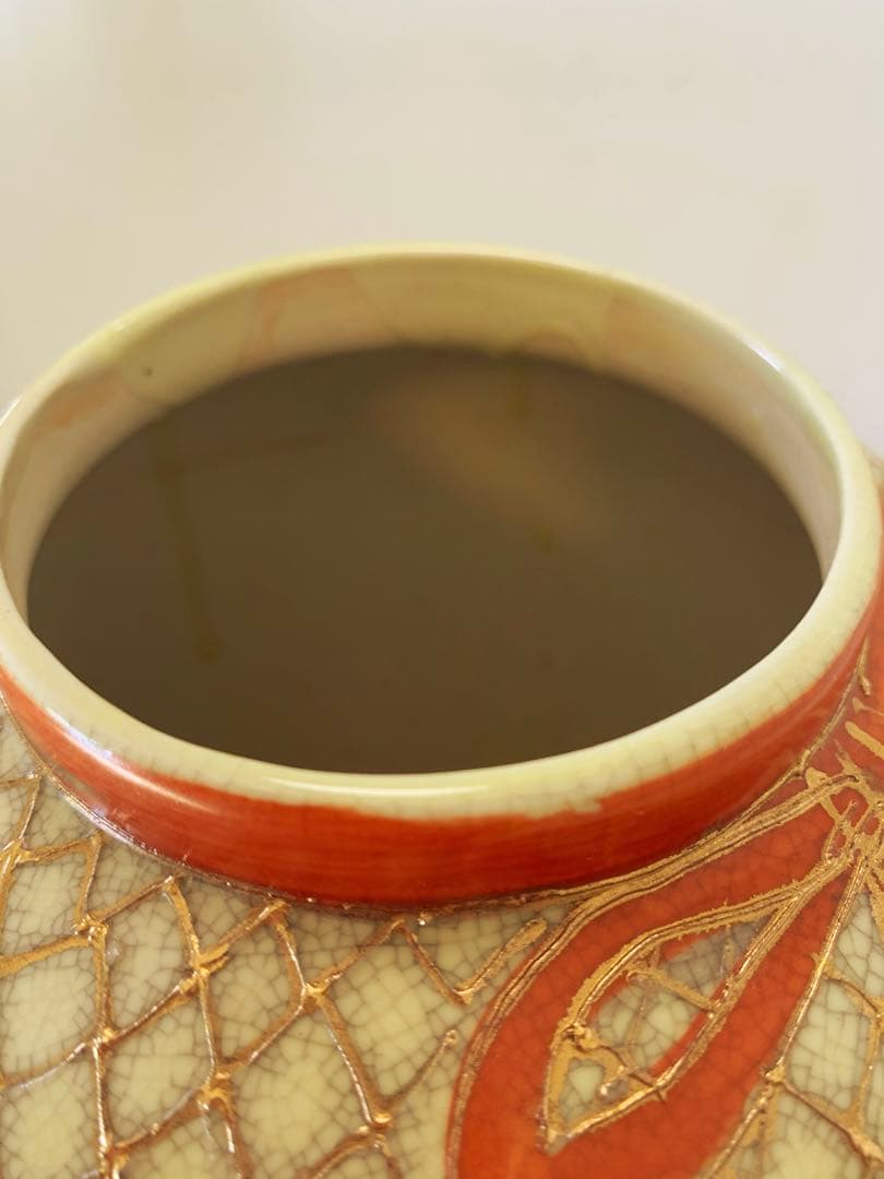 骨董　時代もの　金の網目に蝶々　花瓶　花入　古い物　古い花瓶