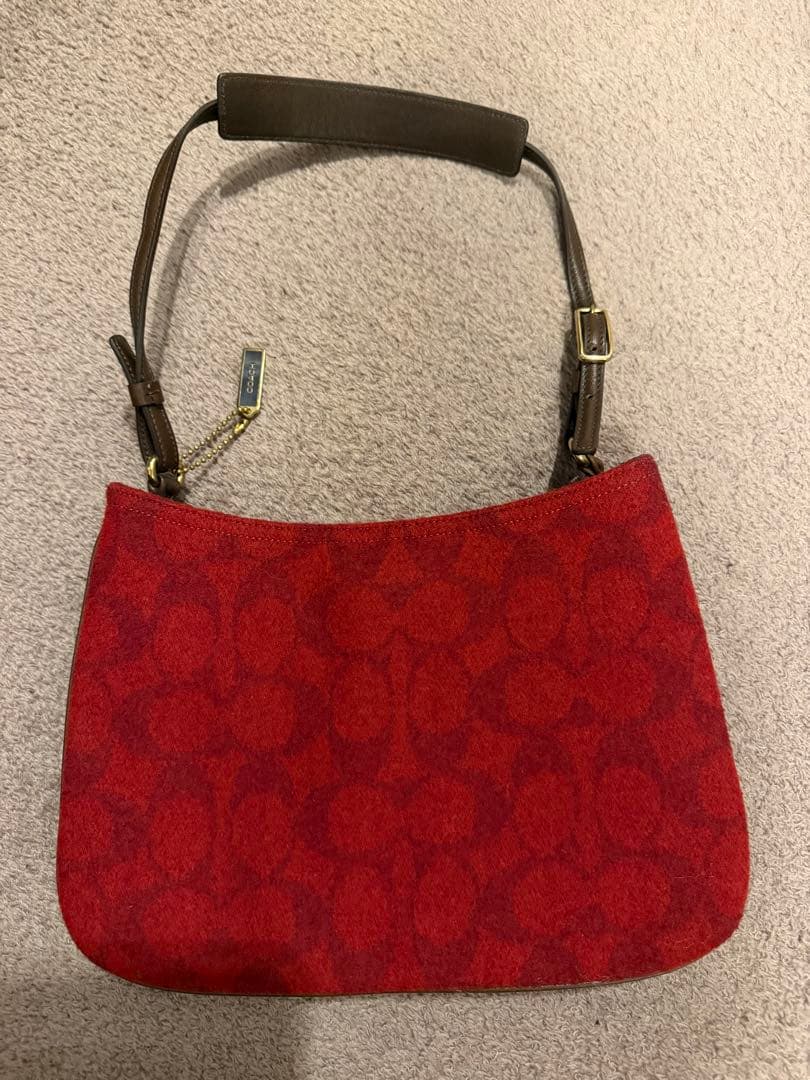 COACH 赤 ショルダーバッグ　コーチ　バッグ　ブランド