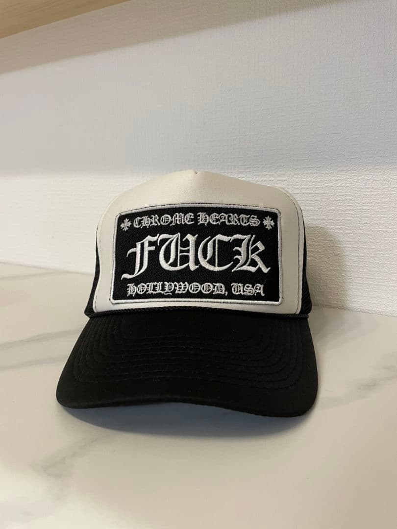 CHROME HEARTS トラッカーキャップ