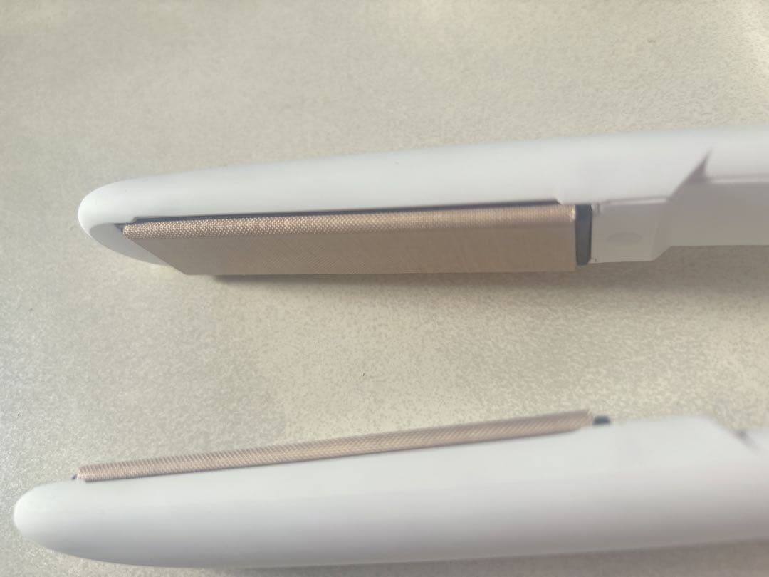 ☆1度のみ使用☆KINUJO 絹女 ストレートアイロン　ホワイト