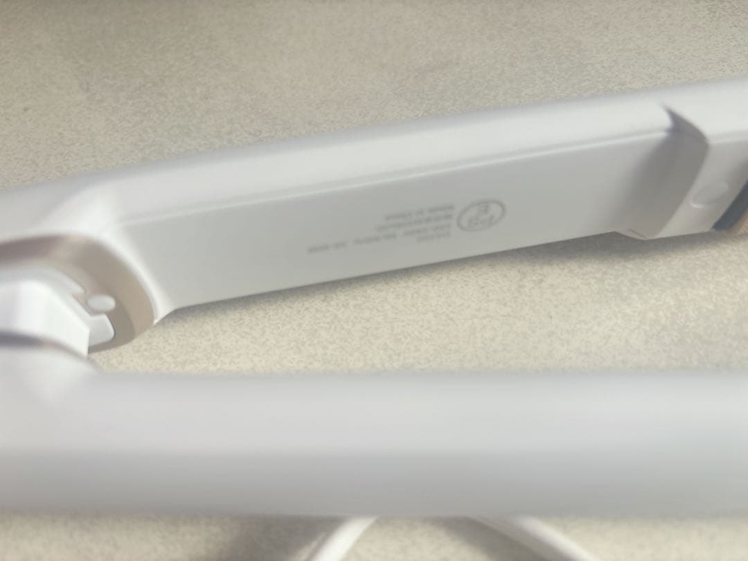 ☆1度のみ使用☆KINUJO 絹女 ストレートアイロン　ホワイト