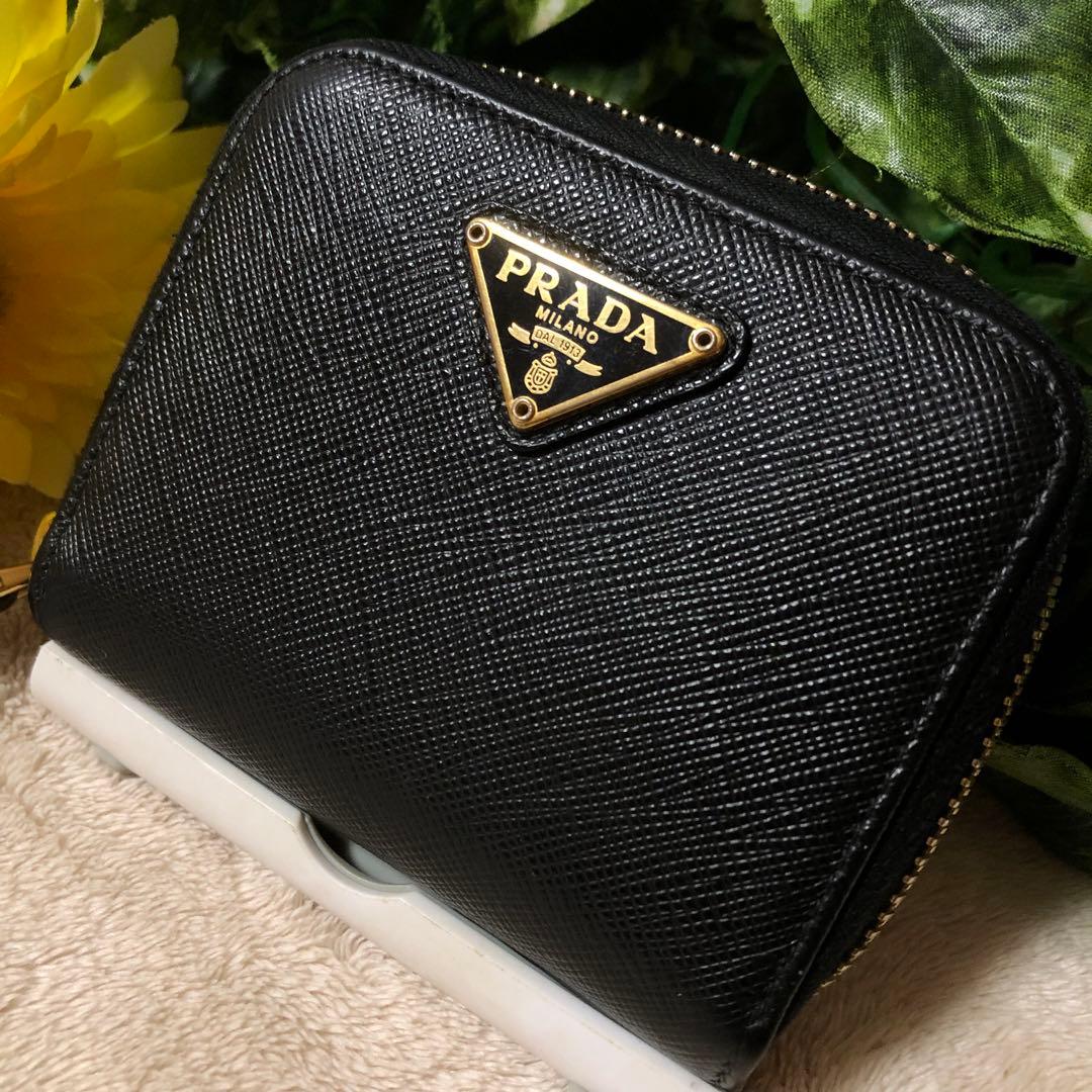 ヒロ　極美品♡PRADA プラダ　 サフィアーノトライアングルケース