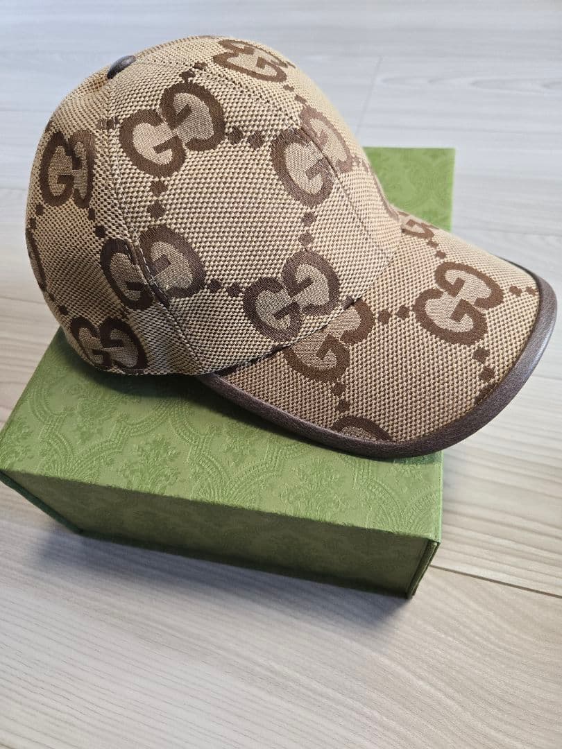 グッチGUCCIビッグロゴ入りキャップ美品明日まで
