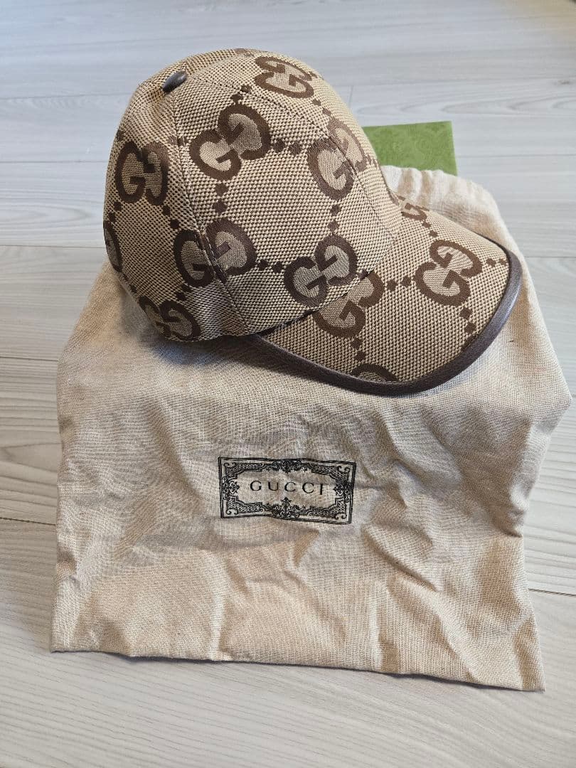 グッチGUCCIビッグロゴ入りキャップ美品明日まで
