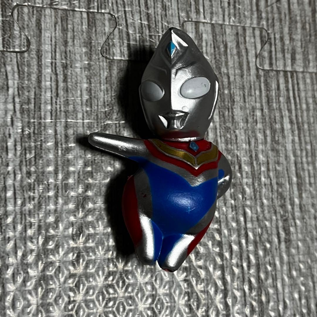 【レア⁈】ウルトラマン　ミニフィギュア　おデブ⁈ おもしろポーズ⁈ 3体　台座付
