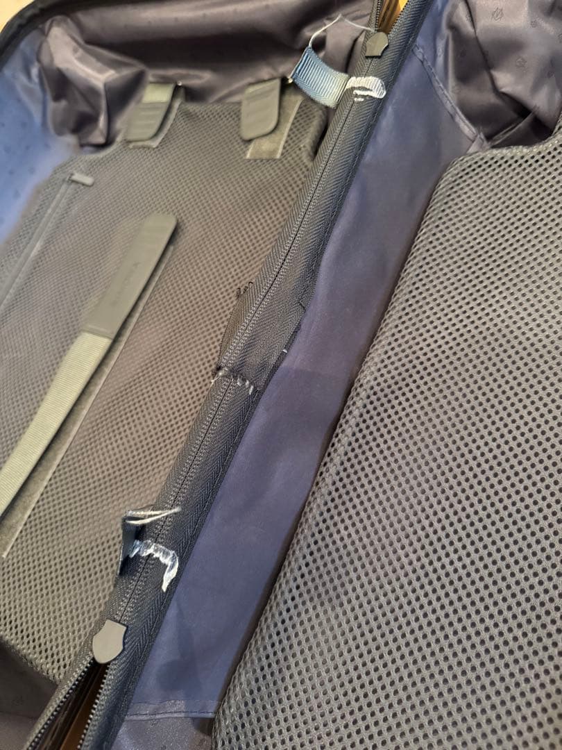 RIMOWA ブラック キャリーケース 4輪