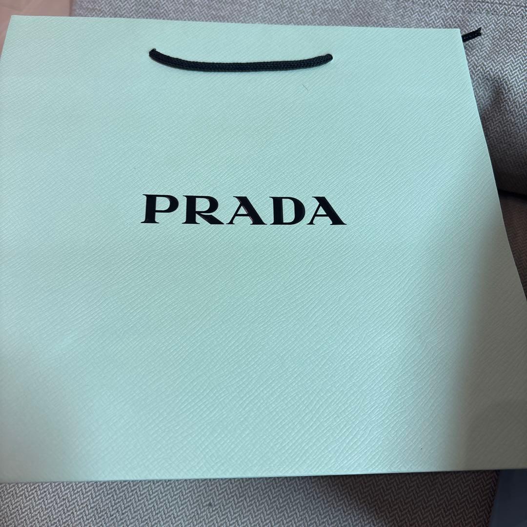 未開封プラダリヴィールメッシュクッションファンデーションLC5限定パケ