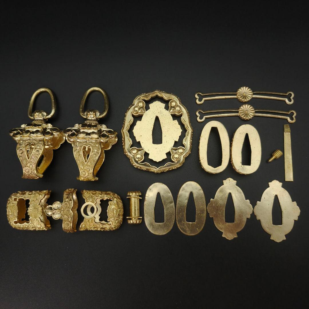 元帥刀　御刀　金具　菊紋　刀鍔　目貫　縁頭　切羽　鐺　柄鞘一式　銅製