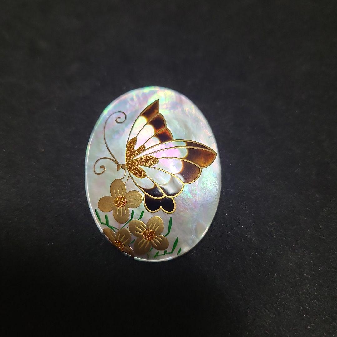 漆アート　針谷祥吾作　白蝶貝ブローチ　蝶と花のデザインブローチ