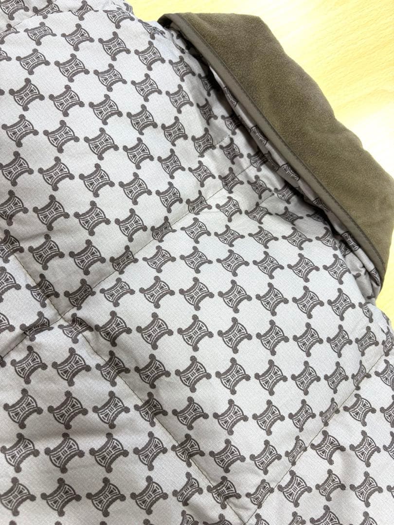 タグ付き未使用✨️CELINE セリーヌ トリオンフ総柄 ダウンベスト 羽毛肩当て