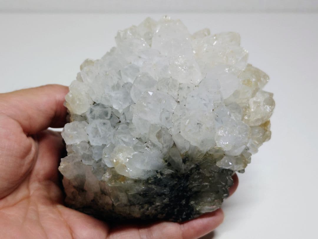 水晶 1kg クォーツ パイライト 黄鉄鉱 原石 鑑賞石 自然石 誕生石 鉱物