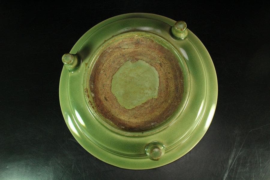 中国美術 青磁 刻模様 鋲縁 三足水盤(K-A856)