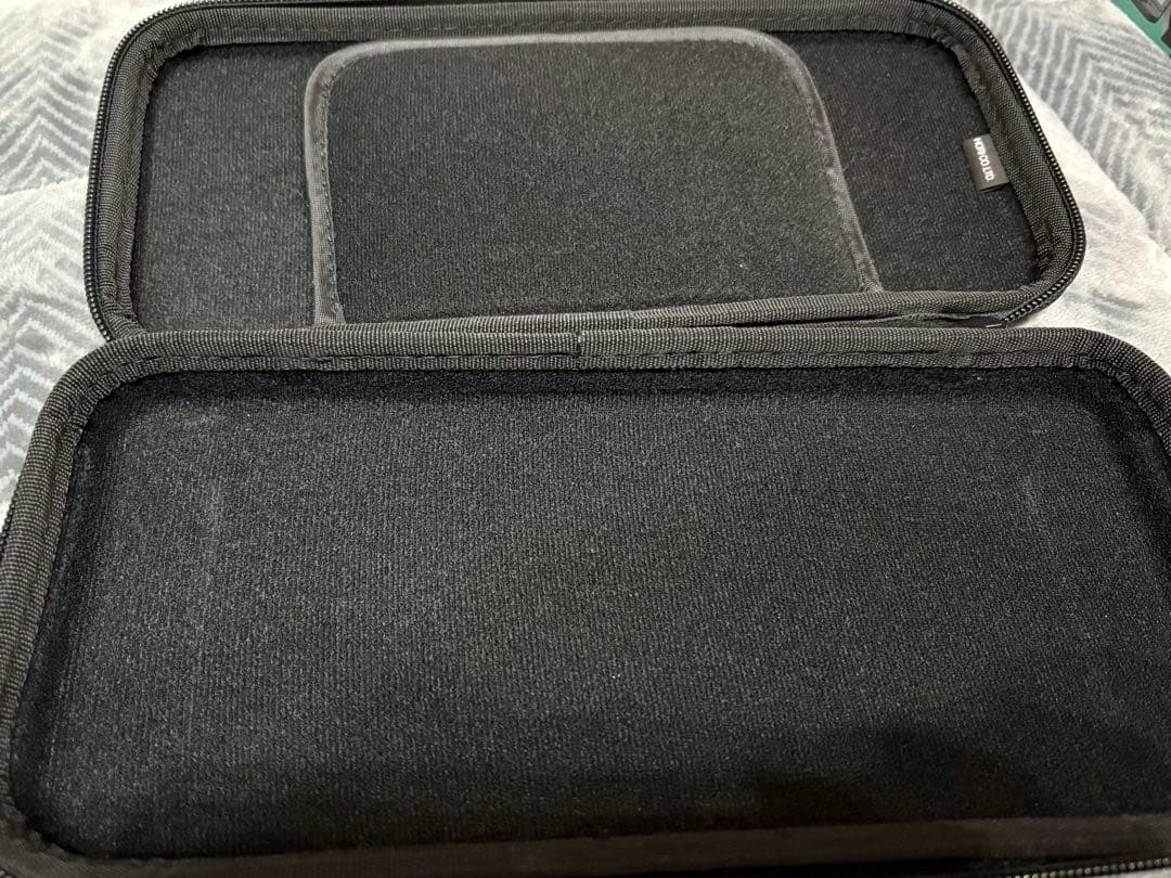 Nintendo Switch 本体　グレー　ハードケース2個付き